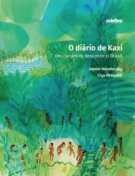 Capa do livro de literatura infantil O diário de Kaxi. Acima está o nome da editora, Edelbra. Abaixo está o título do livro, com o subtítulo “um curumim descobre o Brasil”. Abaixo os nomes dos coautores: Daniel Munduruku e Ciça Fittipaldi.   Ao fundo, uma ilustração em aquarela que mostra vários personagens indígenas brincando em uma floresta.